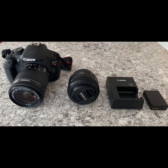 LIKE NEW - DSLR Canon EOS Rebel T5 camera bundle - Picture 2 of 6